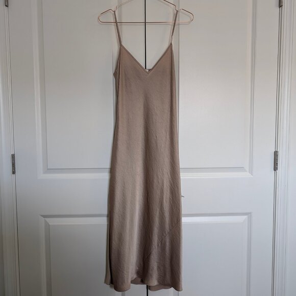 ⚠️ LAST CALL ‼️ Consign soon - NWOT Aritzia Only Slip Midi Dress - Picture 4 of 9